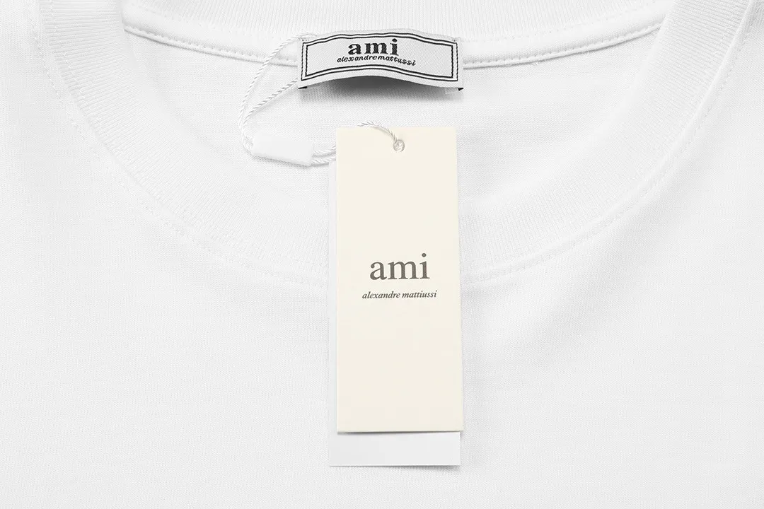 AMI PARIS 2026New Arrival Official website Same Style Imported machine high-density embroidered love letter logo Men and women Same Style short-sleeved T-shirt ·Customized 300 grams of 100% double yarn pure cotton fabric ·Defined dyeing of 32 double-strand threads ·Collar label, hangtag, main mark and three labels complete Color: White Size: XS S M L